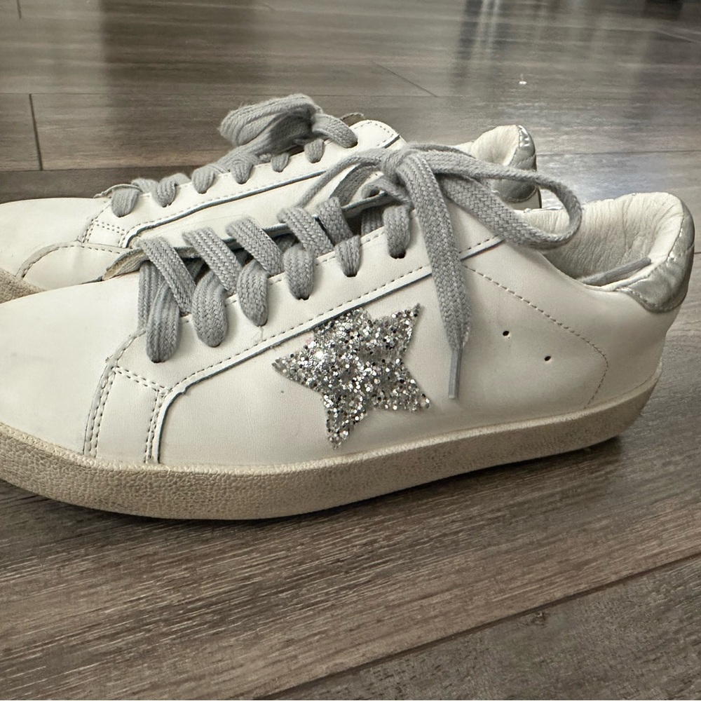 Distressed Silver Star Sneaker Size EUR 39 USA 8